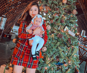 Vợ Phan Văn Đức khoe ảnh đón Noel vắng chồng, nhan sắc mẹ bỉm sữa gây thương nhớ