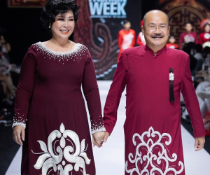 Hoa hậu Khánh Vân làm vedette, NSND Hồng Vân làm người mẫu catwalk cho nhà thiết kế Minh Châu