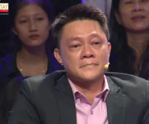 BTV Quang Minh khóc nghẹn ngào ở Ký Ức Vui Vẻ khi nhìn thấy kỷ vật đặc biệt, đến nhà báo Lại Văn Sâm cũng bị cuốn theo dòng cảm xúc