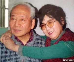 Cô gái 'mù chữ' nhưng vẫn tự mình kiếm được chồng 'xịn', chủ động cầu hôn và nhận phải phản ứng không ngờ