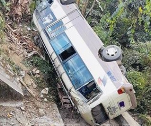 Xe khách lao xuống vực ở Điện Biên, may mắn không có thiệt hại về người