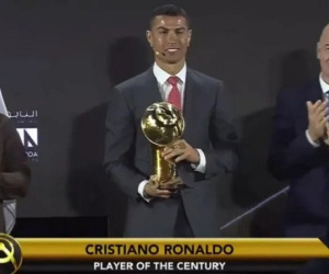 Ronaldo nhận giải 'Cầu thủ hay nhất thế kỷ'