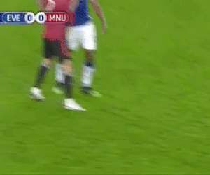 LĐBĐ Anh ra quyết định khó tin vụ Cavani bóp cổ trung vệ Everton