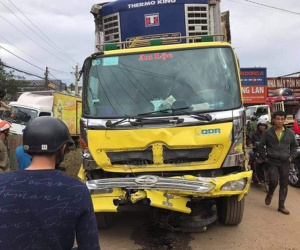 Xe tải 'điên' đâm liên hoàn nhiều xe máy và ô tô, 2 phụ nữ tử vong
