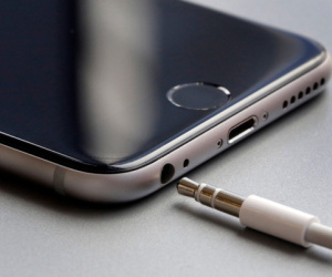 Điểm mặt những 'gương xấu' mà Apple tạo ra: lúc đầu ai cũng chê, về sau ai cũng học lỏm