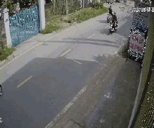 Công an truy tìm 2 đối tượng cướp giật, kéo lê người phụ nữ trên đường