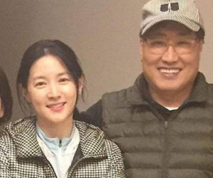 Ông xã đại mỹ nhân Lee Young Ae hiếm hoi xuất hiện bên cạnh vợ, ngoại hình ở ngưỡng tuổi U70 khiến dân tình sốc nặng