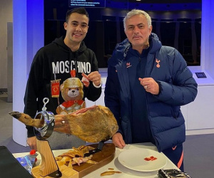 Mourinho lại tặng đồ ăn học trò