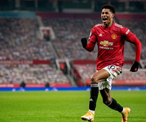 Rashford tận dụng việc đối thủ bị chuột rút để ghi bàn