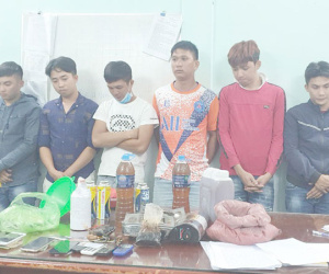 Sốc với nhóm 'chuyên gia' sản xuất mật ong từ đường cát và chất tạo mùi