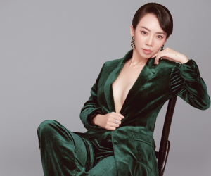 Thu Trang tung ảnh khoe vòng 1 nóng bỏng ăn mừng thành tích Chị Mười Ba