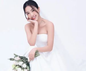 Á hậu Thúy An chính thức tung ảnh cưới đẹp như mơ cùng chồng tiến sĩ, công bố ngày lên xe hoa