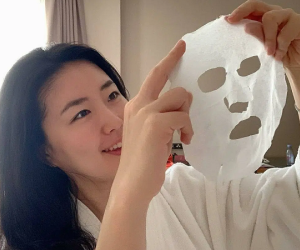 Làm đẹp cấp tốc cuối năm: Đắp mặt nạ này 3 phút sẽ giúp da dẻ láng căng tức thì, makeup ăn phấn hơn hẳn