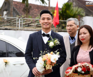 Bùi Tiến Dũng diện suit bảnh bao trong ngày trọng đại, tự lái xế hộp giá 4 tỷ đến đón nàng về dinh