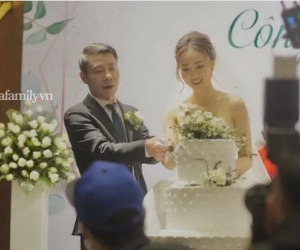 Lễ cưới của NSND Công Lý cùng bạn gái kém 15 tuổi: Cô dâu - chú rể tươi cười rạng rỡ cùng nhau cắt bánh cưới