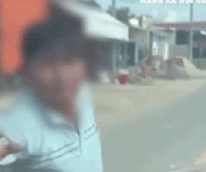 Video: Ma men tay không đấm vỡ kính ô tô, đòi 'tung cước' xử tài xế