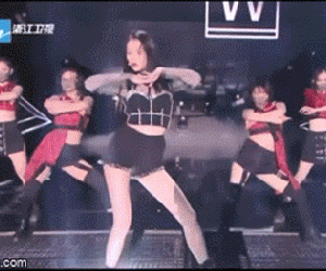 Quan Hiểu Đồng nhảy 'How you like that' của BLACKPINK, netizen phẫn nộ ném đá vì uốn éo quá điệu