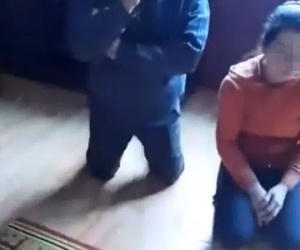 Pha bắt gian như tấu hài: Kẻ thứ 3 lạy lục xin tha nhưng vẫn cãi mình 'rất yếu ớt' và địa điểm họ chọn để 'mây mưa' thật khiến người ta choáng váng