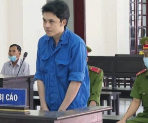Hiếp dâm, bóp cổ bạn gái vì sợ tỉnh dậy...theo người khác