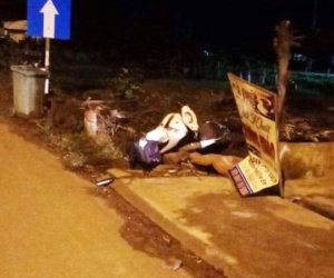 Người đàn ông chết cạnh xe máy bên lề đường lúc rạng sáng