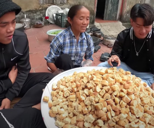 Món bánh mì ngào đường mới của bà Tân được nhận xét là  y hệt mẹt bún đậu thiếu mỗi chén mắm tôm, các cháu ăn ngon đến nỗi rụng cả tóc!