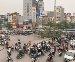 Ảnh: Cận cảnh dòng phương tiện đua nhau đi ngược chiều vượt "ngã tư đau khổ" bất chấp nguy hiểm
