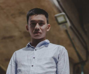 Đi mua sữa cho con về, tôi chết lặng nghe tiếng gào khóc của mẹ và cảnh tượng ám ảnh