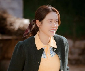 5 kiểu tóc buộc thấp đẹp lịm tim của Son Ye Jin, nàng 30+ áp dụng là quá hợp vì nhìn sang lên vài chân kính