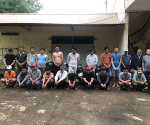Triệt phá sới đá gà vườn điều, bắt giữ 22 đối tượng
