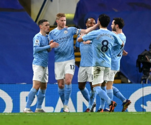 Pep Guardiola lo Man City gặp khó trước MU vì thiếu hụt lực lượng