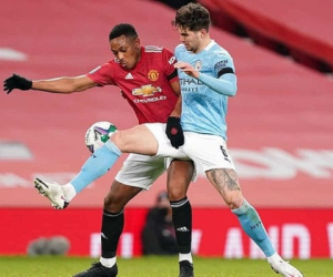 Martial bị chỉ trích vì ăn vạ đòi phạt đền