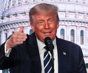 Facebook, Twitter khóa tài khoản của tổng thống Trump