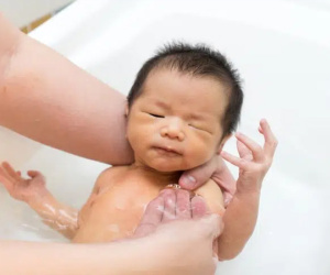 Phát hiện tế bào ung thư cổ tử cung truyền từ mẹ sang con trong khi sinh