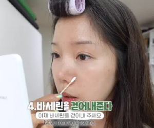 Nặn mụn 'thô bạo' là sai cực kỳ, beauty blogger Hàn mách cách lấy mụn đầu đen với Vaseline siêu nhẹ nhàng và không hại da