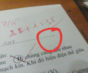 Mã đề thách thức tìm điểm khác biệt, chỉ thêm một dấu chấm ra ngay đề khác, học trò vô tư chép bài rồi khóc thét