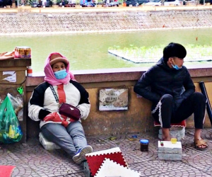 Video: Người Hà Nội 'khốn khổ' chống rét hại, quấn kín người chỉ hở 2 mắt