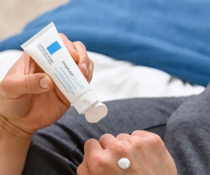 Bác sĩ chia sẻ list 6 sản phẩm cô dùng nhiều nhất năm 2020: Toàn món 'thần thánh' nên da mới căng bóng, sạch tỳ vết như vậy