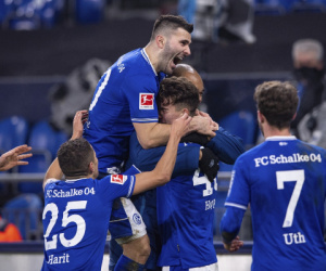 'Sao mai' lập hat-trick, Schalke đã biết thắng sau 30 trận