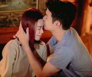 Vợ khăng khăng mặc chiếc áo cũ sờn khiến bạn chồng hiểu lầm là giúp việc, anh tức giận vứt đi nhưng 'nghẹn' lại khi nghe lý do
