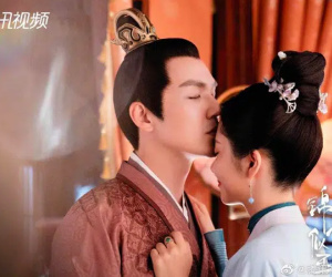 'Ông chú U50' Chung Hán Lương lộ cảnh hôn Đàm Tùng Vận: Chênh nhau 16 tuổi mà sao 'nhiều đường' thế này!