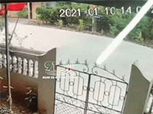 Video: Khoảnh khắc đầu kéo đâm trực diện xe ben, 3 người văng ra khỏi cabin