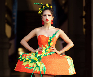 Hoa hậu Tiểu Vy hóa thiên thần mùa Xuân đẹp ngất ngây, khoe thần thái xuất sắc cùng đôi chân thẳng tắp
