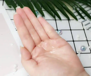 Vỗ toner trực tiếp lên da lãng phí mà 'tốn công vô ích', đây mới là cách dùng biến da căng khô nứt nẻ thành căng mịn chỉ sau 1 tuần