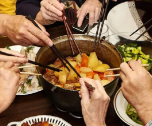 Loại vi khuẩn mà 70% người Việt đang nhiễm: Thuộc nhóm gây ung thư số 1, dễ lây lan cho nhau qua 4 thói quen tai hại khi ăn cơm