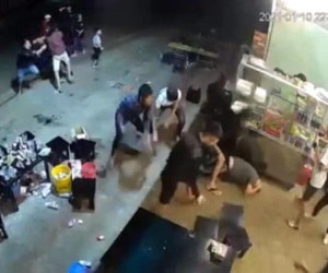 Mời bia rồi xoa đầu bạn nhậu, một thanh niên bị đánh đến nhập viện