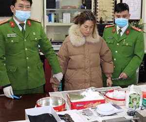 Triệt phá đường dây ma tuý trộn bột, thu giữ 12 bánh heroin và súng