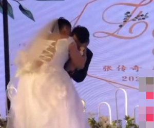 Chú rể vừa quay đầu cô dâu đã nhào vào hôn rồi bỏ chạy, nhìn kỹ dung nhan cô ai cũng hiểu lí do