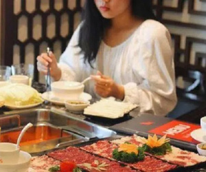 Cô gái 29 tuổi nôn ra máu sau khi ăn lẩu, cảnh báo cách ăn lẩu có thể gây ung thư