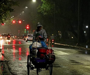 Những con người lặng lẽ mưu sinh giữa cái lạnh tê tái của mùa đông xứ Huế