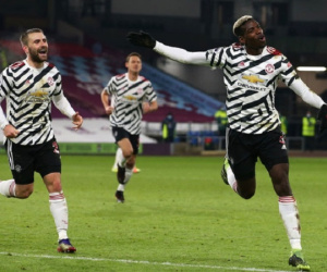 Pogba lập siêu phẩm, Man United chính thức vượt mặt Liverpool, dẫn đầu Premier League
